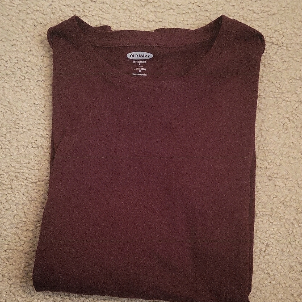 Mens L Burgundy super soft short sleeved tee. Great shape. Old Navy